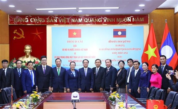 越南与老挝加强宗教事务管理工作经验交流与合作 hinh anh 2