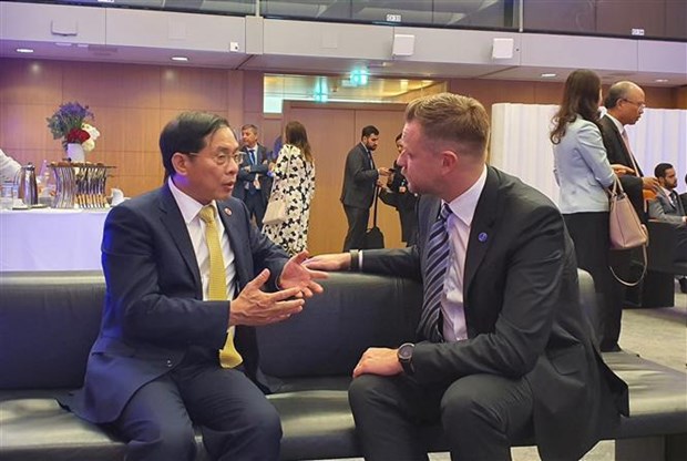越南积极促进与英国、中国香港和立陶宛的合作 hinh anh 3