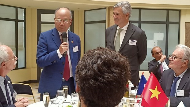 法国莫尔比昂省希望与越南促进海洋经济的合作 hinh anh 1