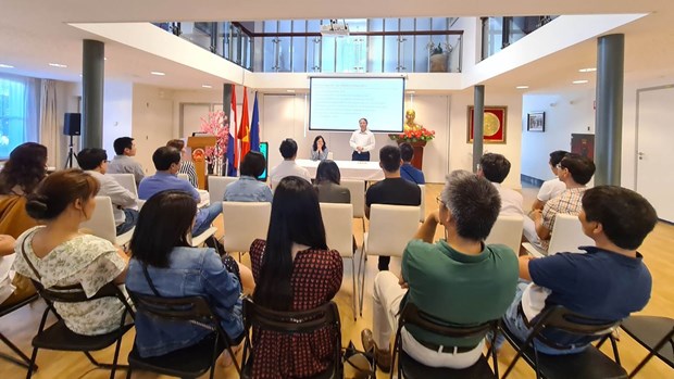 旅居荷兰的越南知识分子就信息技术与气候变化举行座谈会 hinh anh 1