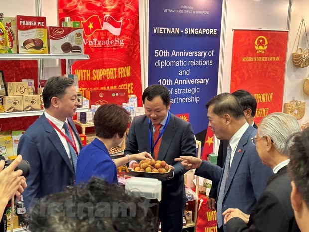 越新建交50周年：支持越南农产品在新加坡超市上架 hinh anh 1