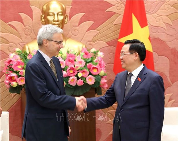 越南国会主席王廷惠会见法国驻越南大使尼古拉斯·沃纳里 hinh anh 1