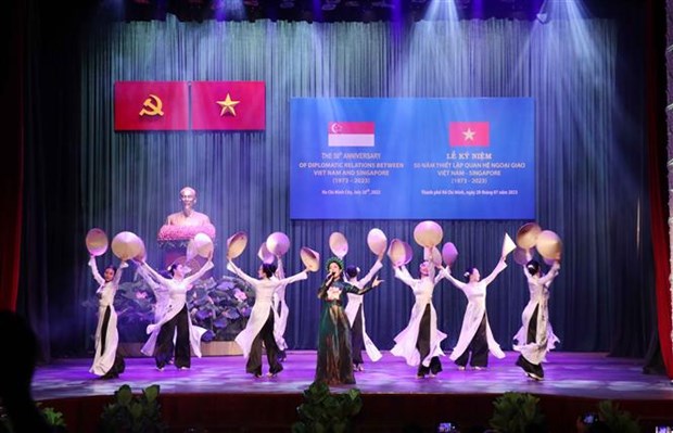 越南与新加坡建交50周年纪念活动在胡志明市举行 hinh anh 1