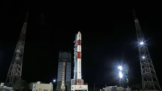 印度成功发射运新加坡7颗卫星 hinh anh 1