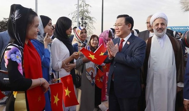 越南国会主席王廷惠抵达首都德黑兰开始对伊朗进行正式访问 hinh anh 2