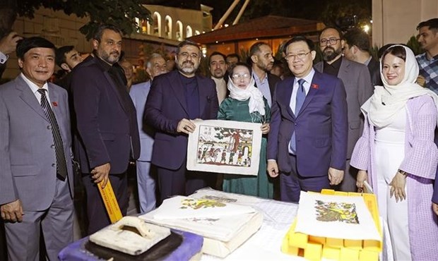越南国会主席王廷惠出席伊朗越南文化周开幕式 hinh anh 2