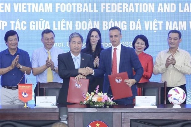 越南足协与西甲合作发展职业足球签署合作备忘录 hinh anh 1