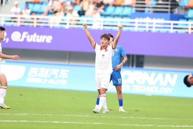 杭州亚运会足球项目：越南队4-2战胜蒙古队 拿到开门红 hinh anh 2
