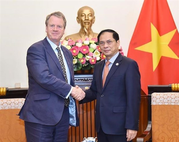 越南外交部长裴青山会见英国苏格兰事务大臣阿利斯特·杰克 hinh anh 1