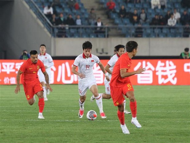 中国之队·大连国际足球邀请赛：越南男足以0比2败给中国队 hinh anh 2