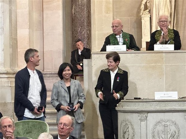 两名越南科研人员荣获法国科学院奖章 hinh anh 1