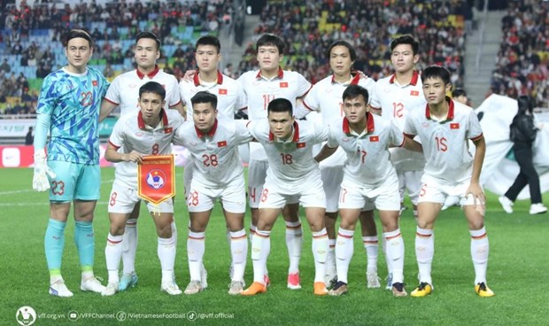 2023年10月越南国足FIFA排名上升一位 排名第94位 hinh anh 1
