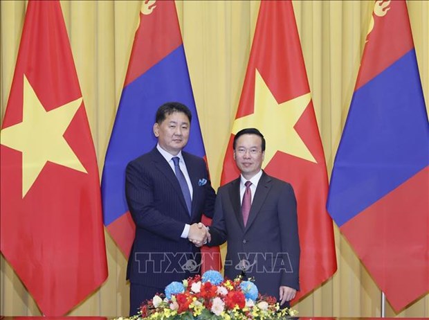 越南国家主席武文赏与蒙古国总统乌赫那·呼日勒苏赫举行会谈 hinh anh 1