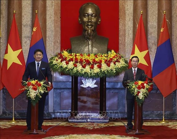 越南国家主席武文赏与蒙古国总统乌赫那·呼日勒苏赫举行会谈 hinh anh 4