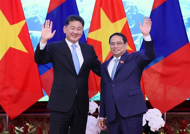 越南政府总理范明政会见蒙古国总统呼日勒苏赫 hinh anh 1