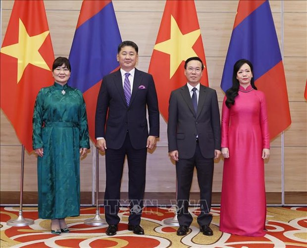 蒙古国总统呼日勒苏赫结束对越南的国事访问 hinh anh 1