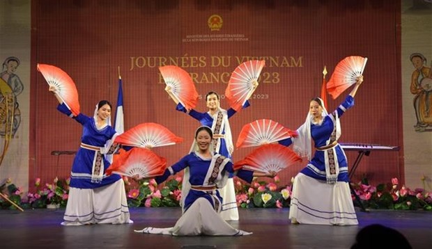 越法建交50周年：在法国友人和侨民心中的越南文化烙印 hinh anh 3