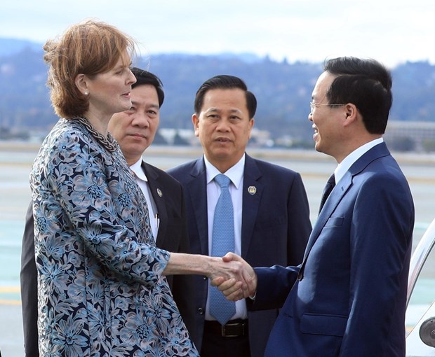 APEC 2023：国家主席武文赏抵达旧金山 开始出席2023年亚太经合组织领导人会议周之行 hinh anh 1
