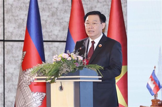 越南国会主席王廷惠出席第一届柬老越三国国会高层会议开幕式并发表讲话 hinh anh 3