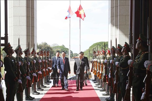 老挝媒体密集报道越南国会主席王廷惠老挝之行 hinh anh 1