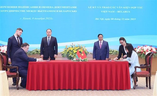 越南政府总理范明政与白俄罗斯总理罗曼·戈洛夫琴科举行会谈 hinh anh 1