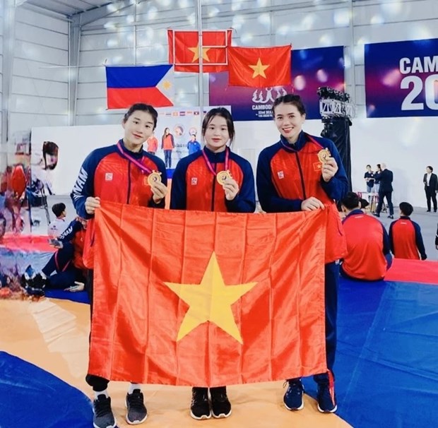 2023年东南亚摔跤锦标赛：越南摔跤队以26枚金牌位居榜首 hinh anh 1