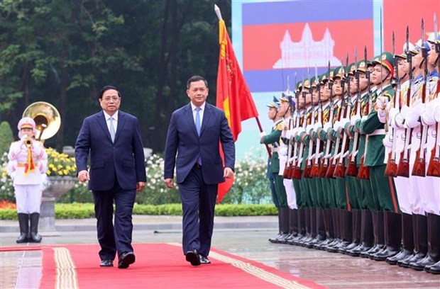 越南政府总理范明政主持仪式 欢迎柬埔寨首相对越南进行正式访问 hinh anh 1