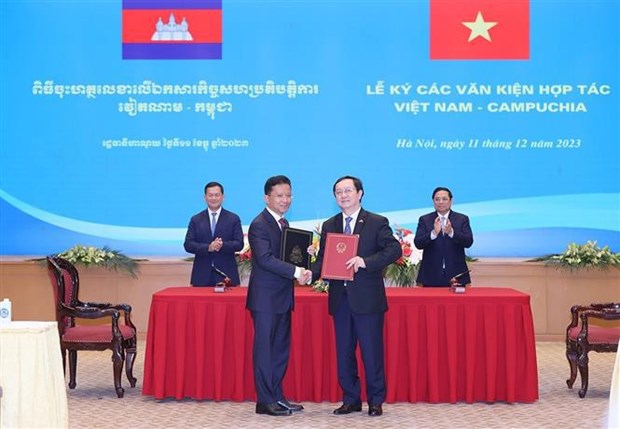 越南政府总理范明政与柬埔寨首相洪玛奈举行会谈 hinh anh 2