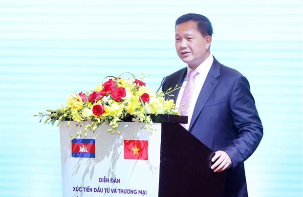 政府总理范明政与柬埔寨首相洪玛奈出席越柬贸易投资促进论坛 hinh anh 1