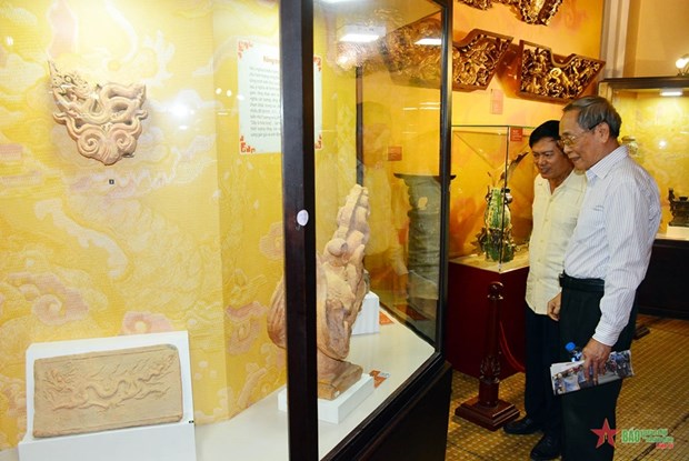 越南文化中龙形象文物专题展在胡志明市举行 hinh anh 1