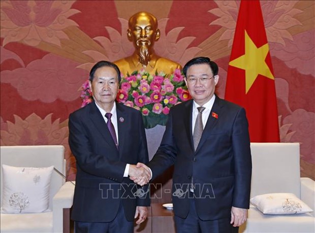 国会主席王廷惠会见老挝国会副主席夏伦·亚保和 hinh anh 1