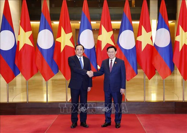 越南国会主席王廷惠会见老挝总理宋赛·西潘敦 hinh anh 1