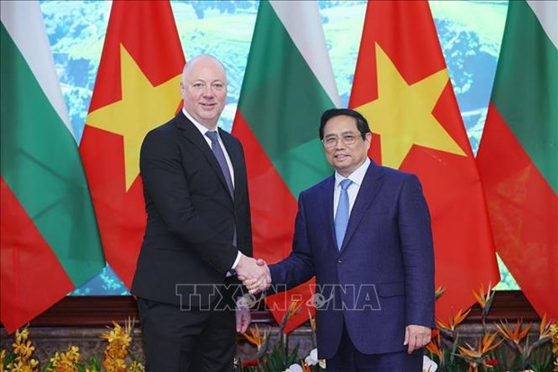 越南政府总理范明政会见保加利亚议会议长罗森·季米特洛夫·耶利亚兹科夫 hinh anh 1