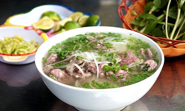 越南米粉跻身世界上最美味的20种汤类食品之列 hinh anh 1