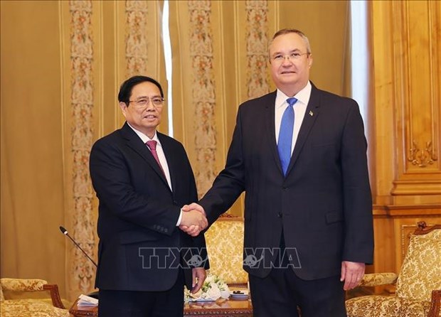 越南政府总理范明政会见罗马尼亚参议院议长尼古拉·丘克 hinh anh 1