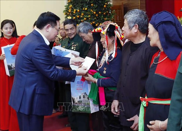 越南国会主席王廷惠春节前在安沛省展开拜年慰问活动 hinh anh 1