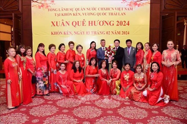 喜迎龙年春节 多国越南侨胞纷纷举行庆祝活动 hinh anh 3