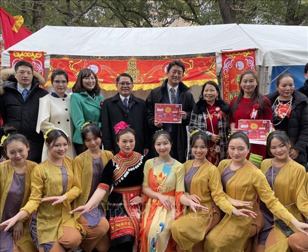 喜迎龙年春节 多国越南侨胞纷纷举行庆祝活动 hinh anh 1