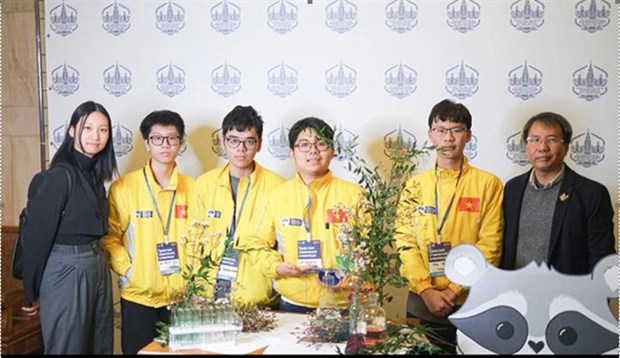 越南学生首次在2024年化学项目奥林匹克竞赛总决赛夺得金牌 hinh anh 1