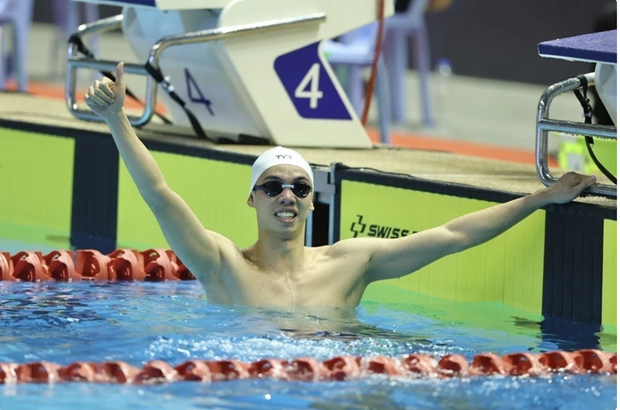 2024年亚洲分龄游泳锦标赛：越南游泳运动员阮辉煌连创两项纪录 hinh anh 1