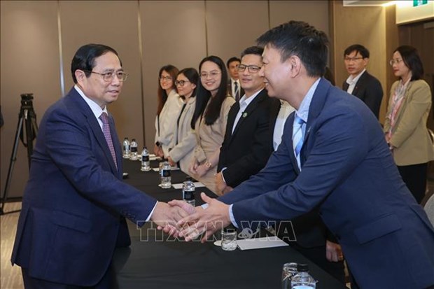 越南政府总理范明政会见在新西兰越南科研人员和新西兰企业家代表 hinh anh 1