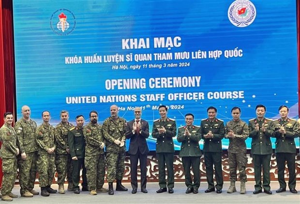 越南与加拿大合作开设2024年联合国参谋军官培训班 hinh anh 1