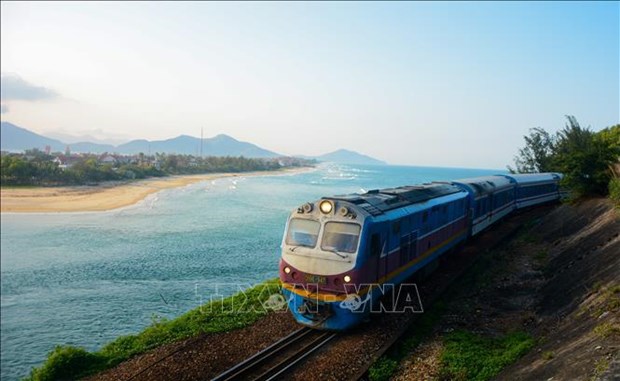 2024年3月顺化—岘港旅游专列开通运营 hinh anh 2