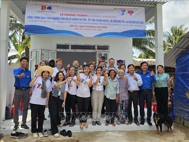 美国志愿者在槟椥省开展公益活动 hinh anh 1