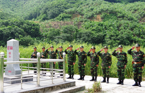 莱州省边防部队牢固保卫国家边境主权、安全 hinh anh 1