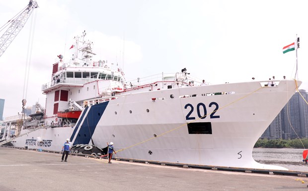 印度海上警卫队海洋污染应对船访问胡志明市 hinh anh 2