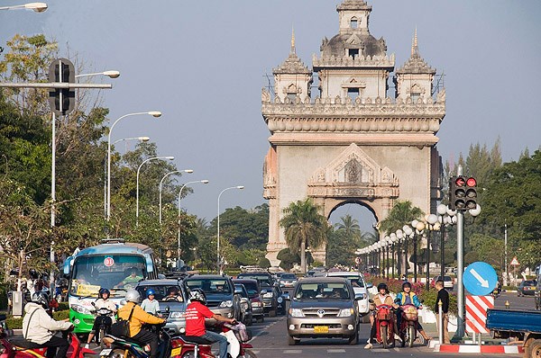 亚行预期今明两年老挝经济增长达4% hinh anh 1