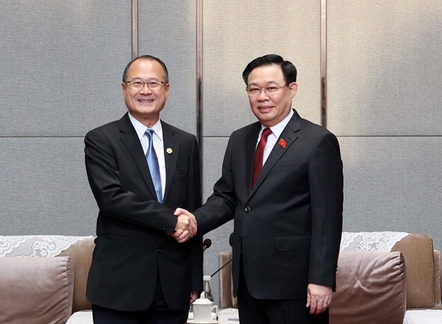 越南国会主席王廷惠会见中国企业领导 hinh anh 2