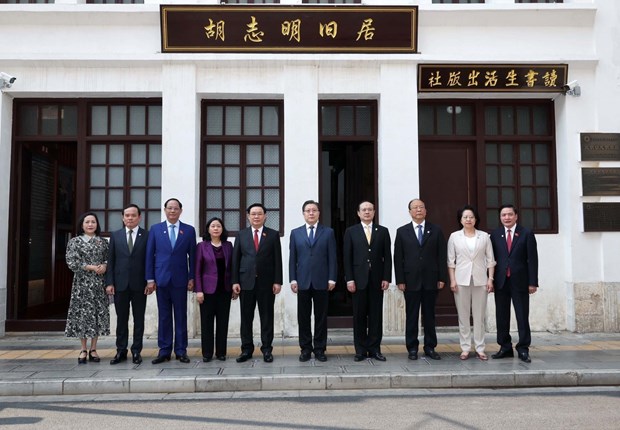 越南国会主席王廷惠走访位于昆明市的胡志明主席旧居 hinh anh 2