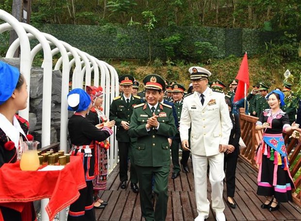 越中边境国防友好交流：共建和平、友好、合作与发展的边界线 hinh anh 1